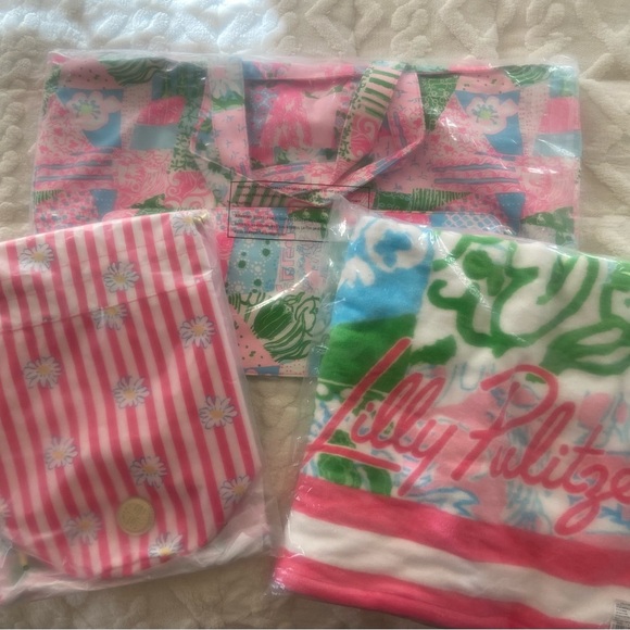 Lilly Pulitzer Crazy quilt tote, towel and set of 2 pool pouches New with tags - Picture 7 of 7